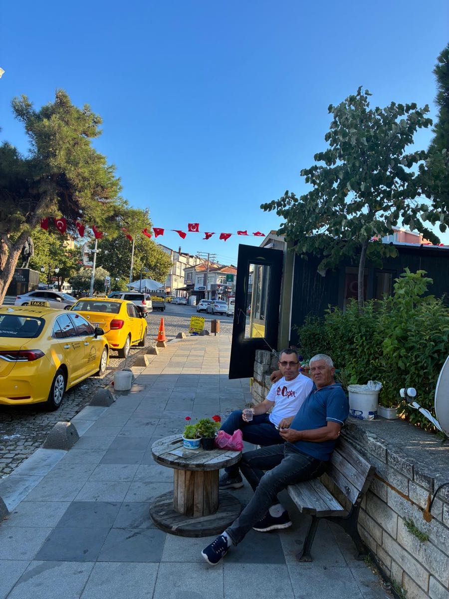 Marmara Taksi şoförlerimiz Marmaraereğlisi'ndeki durağımızın önünde